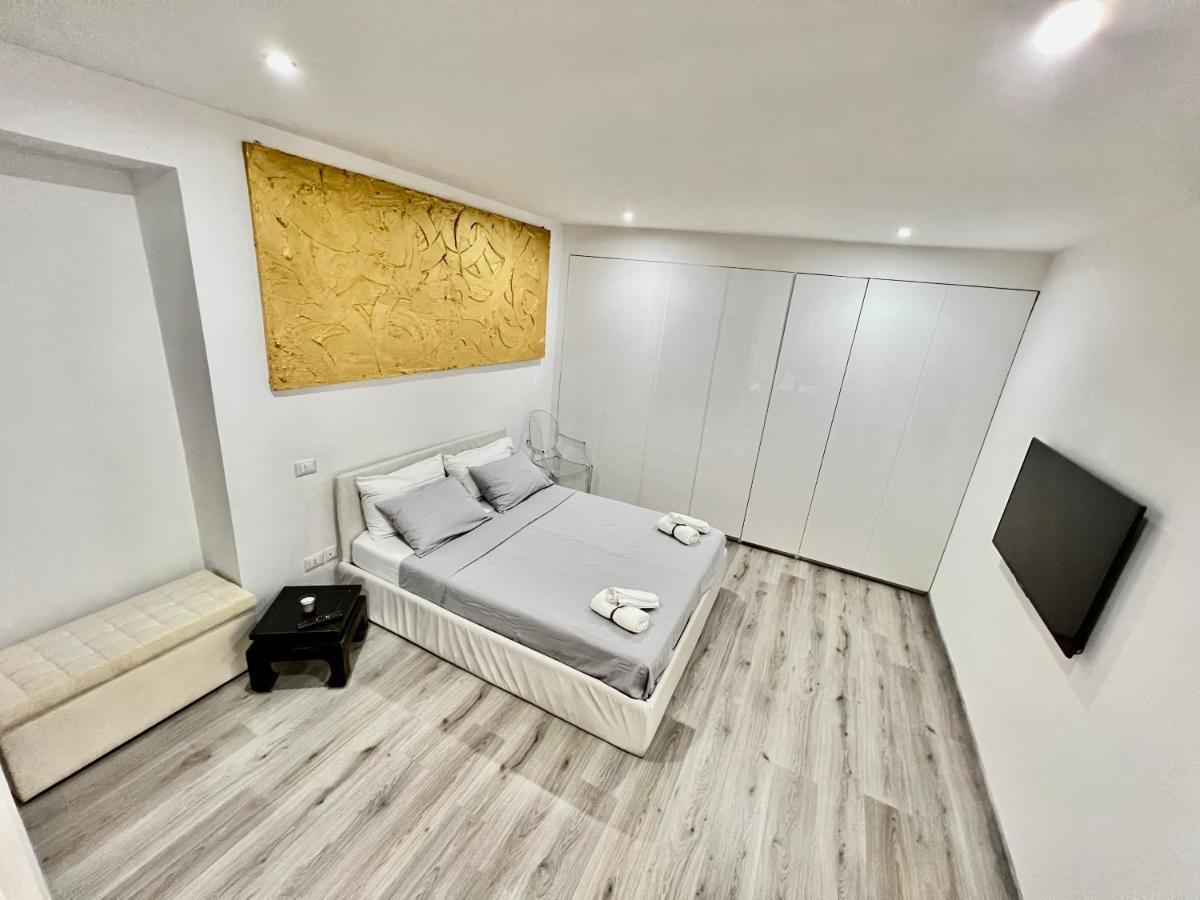 Abstract House Design Home In Center Of Торино Екстериор снимка