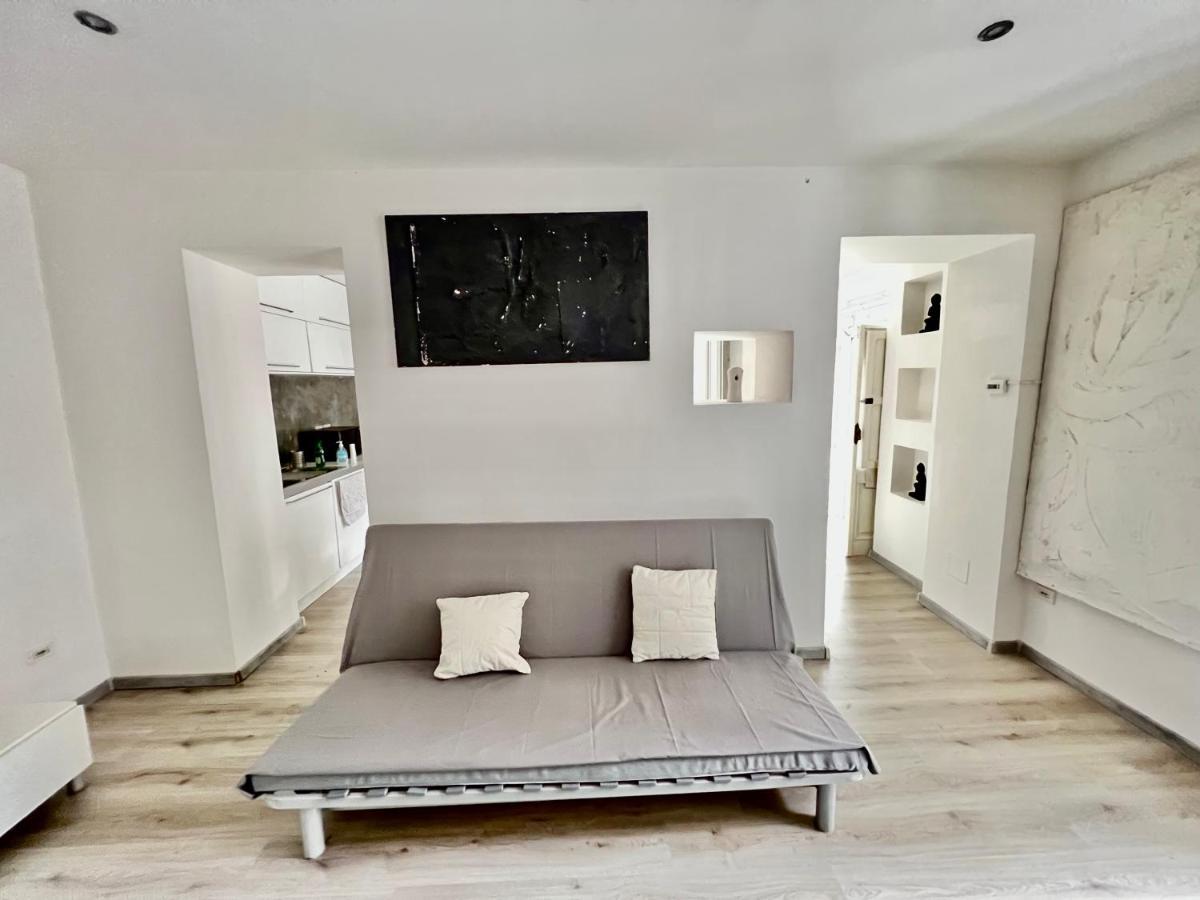 Abstract House Design Home In Center Of Торино Екстериор снимка